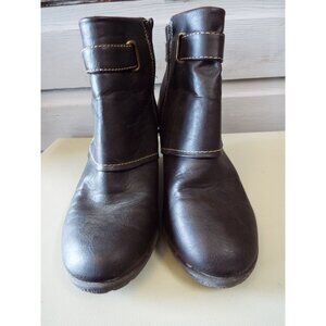 Saratoga Ankle Boots Zip Wedge Size 8 1/2 buckle USED